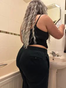 CurvyTurkishAsena_xx Public Pic 3