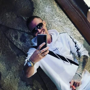 dennis1590 Public Hình