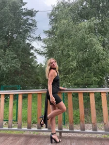 Bellissa_ Black dress and heels ♥ Pic 2