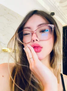 Abril_valen You have no idea what you do to me Bilde 2