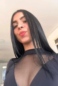 yasmin_Brown_ Public Pic