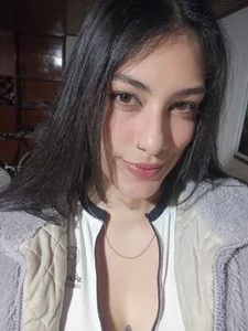 Emma-morelli Public Pic 5