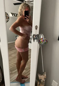 NikkiLynnErotic Public Pic 4