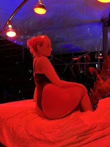 LoraDevine At the pool Εικόνα 6