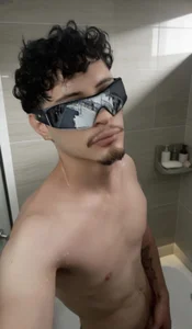 AleFoxx DO WE BATHE TOGETHER? Billede