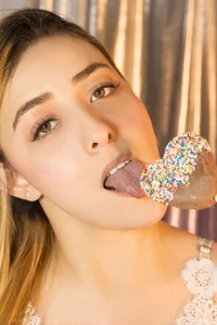 sweet de OraLarson  2 Imagens