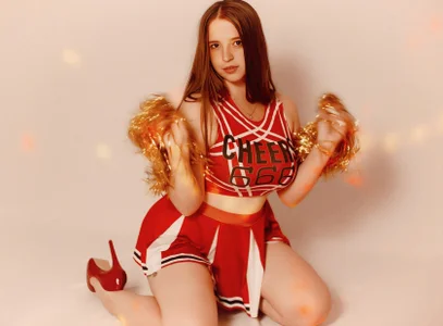 ElizabethBronks Cheerleader 💥 Pic 5