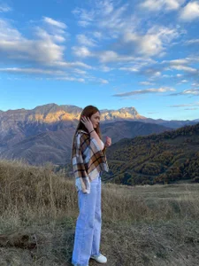Mira_Blow Public Pic 3
