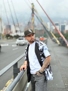 Calm on the outside. Perverse inside. 🎭 de matteosantos  3 photos