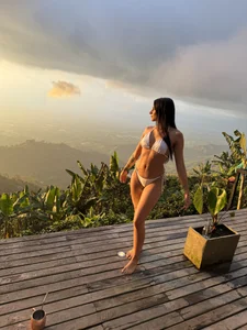 Laurensmith9 Enjoying this view 💞 Hình 2