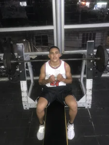 Latino_Junge Gym টি ছবি