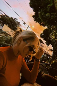 a coffee with me ☕🍪 de CarolQueen1_  2 Imagens