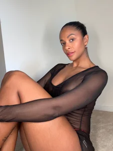 Risque-Danni-Rose Public 圖片