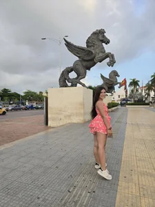 mia_cooper_24 Visiting new places Pic