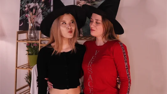 LashandraKrage Public  3টি ছবি