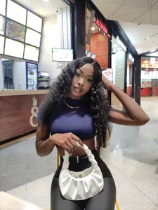 Nahomi-Hill Public Foto