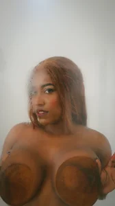 Brunna-Brownn Through the Glass, Feel Me Foto 6