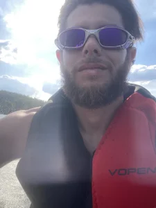 OlhoosclarosのOlha ele aíの枚の写真