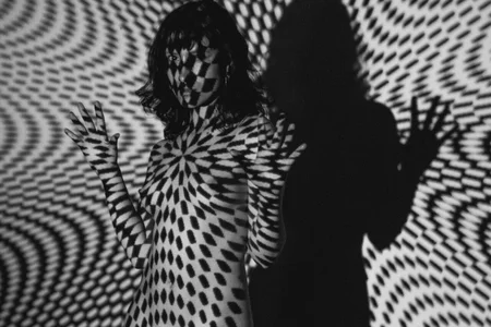 hitomi_arata Black and white Pic 8