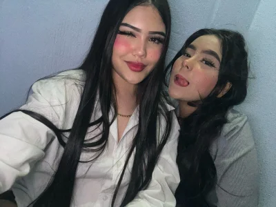 Emily_Black1のMe with my girl @dollsweety 💕の 6枚の写真