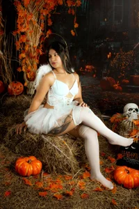 lizziemontana2 👻Trick or kiss?🎃 you choose.😈 Pic