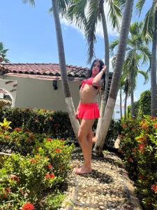 zoevg 👙⛱️ slika 3