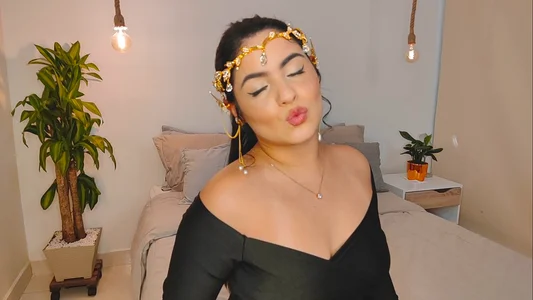 Lia_Hurley Public Pic