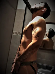 Justyn_Torres kullanıcısının HOT SHOWER albümü -  3 fotoğraf