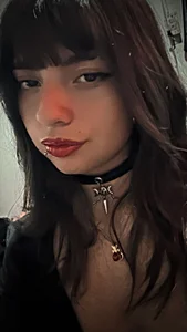 elizabeth_t_ Public Pic 3