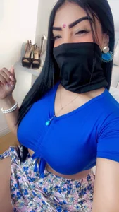 Iniya_Parul Public Pic