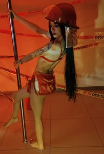 LaurentConnor Between sirens, hoses and burning glances Gambar 2