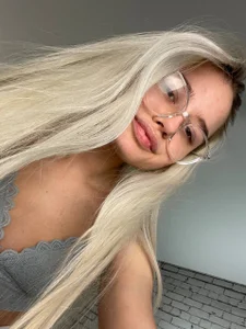 BellaFree Smiles in the frame Pic 2