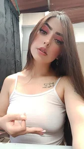 Sweett_Taylorr fall in love with my face too Pic 2