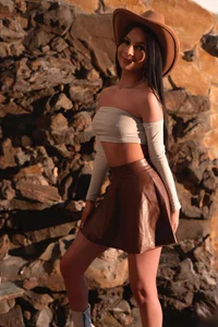 Bonniepark_ kullanıcısının Your hot cowgirl albümü -  2 fotoğraf