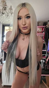 Julia-Sugar LOOK IN MY EYES Foto