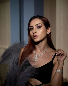 MollySundersX SHINY Pic 2