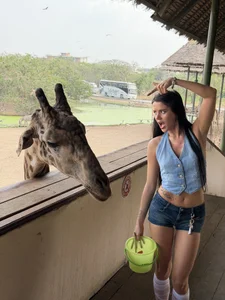 CuteNessy My new friend 🦒 사진 3