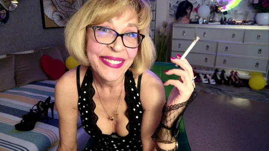 HornyMilf_555 I am relaxing. Immagine  8