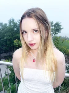 Just Me od ShastaSamaniego  3 snímek