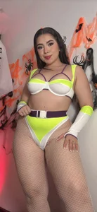 IsabellaAnngel Come push my button and see what happens 💚💜 Immagine 