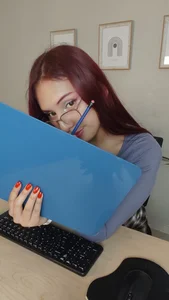 Vixen_Scarlett I'm so horny al work Kuva 4