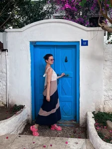 olivia_vale: Public ( фото)