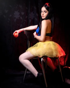 AshleypetitのSnow White🎃の 2枚の写真