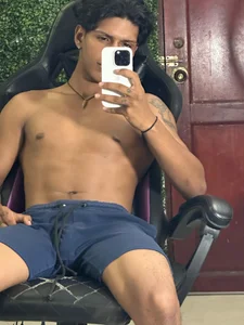 bull_cam kullanıcısının yo albümü -  3 fotoğraf