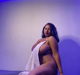 check what's under the towel 😏 de tatiana_wd Foto 3