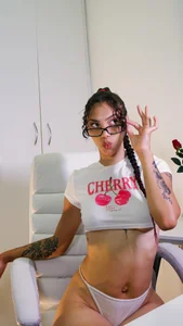 TattoedLexi_ Handle with care… or don’t. Foto 6