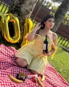 MiaaFarrel 🧺🍓✨ THIS WAS MY SPECIAL 100K PICNIC PHOTOSHOOT! 🎉💖 Thank you for being part of this beautiful jo зображення 6