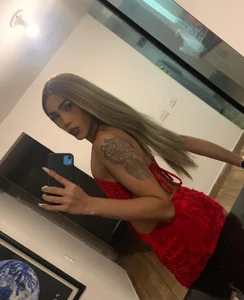 AmbarhiltonのSexy Cute Red Dressの 3枚の写真