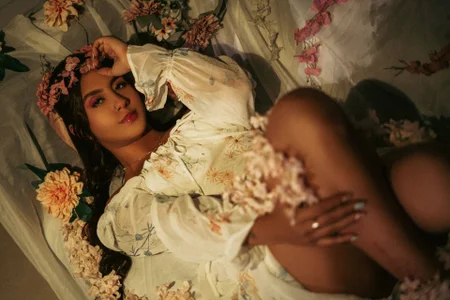 AlanaJones1 Flower goddess🌷 Pic 2