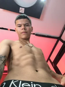 Latin twink! de DylanRoyce_ Foto